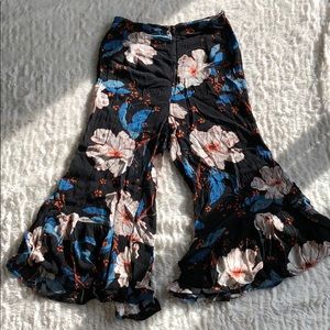 Billabong flare capris